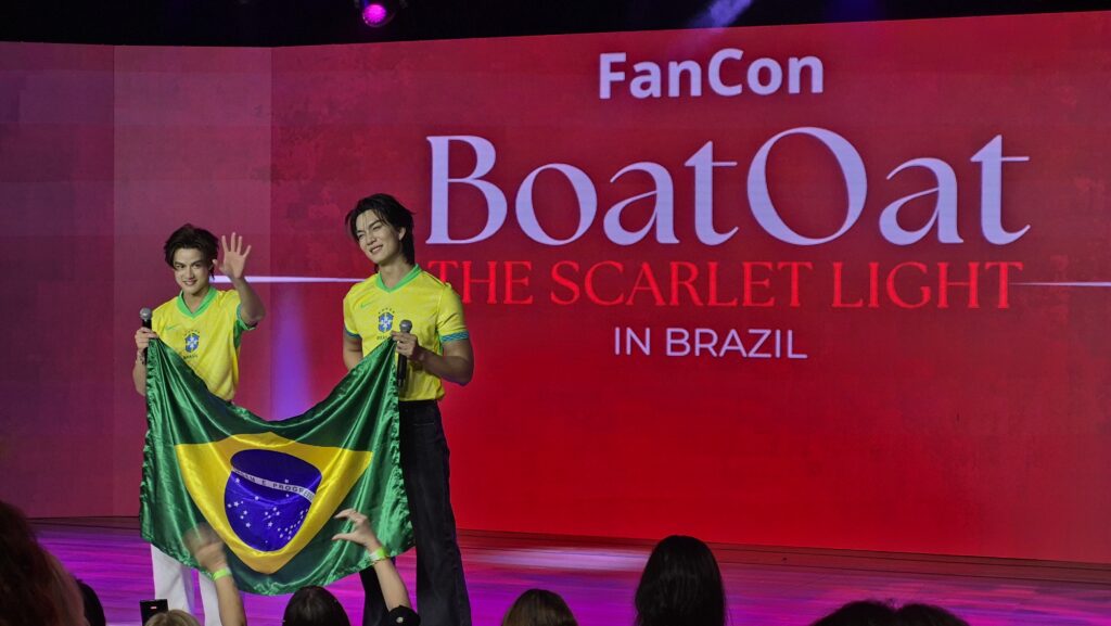 The Scarlet Light in Brazil: um encontro fofo e intenso com #BoatOat